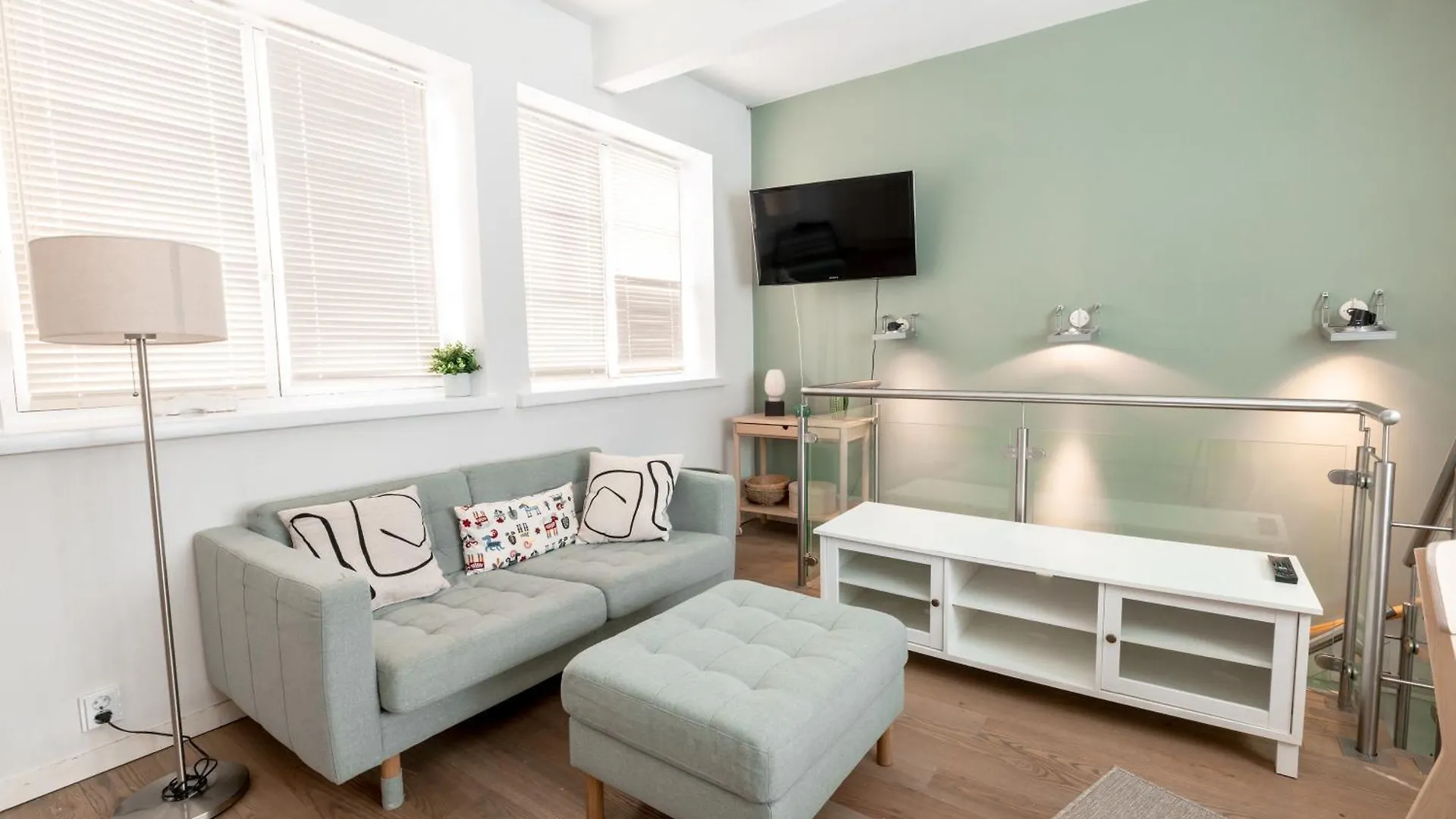 הלסינקי 2Ndhomes Unique 2-Story Apartment With Spa 0*,  פינלנד